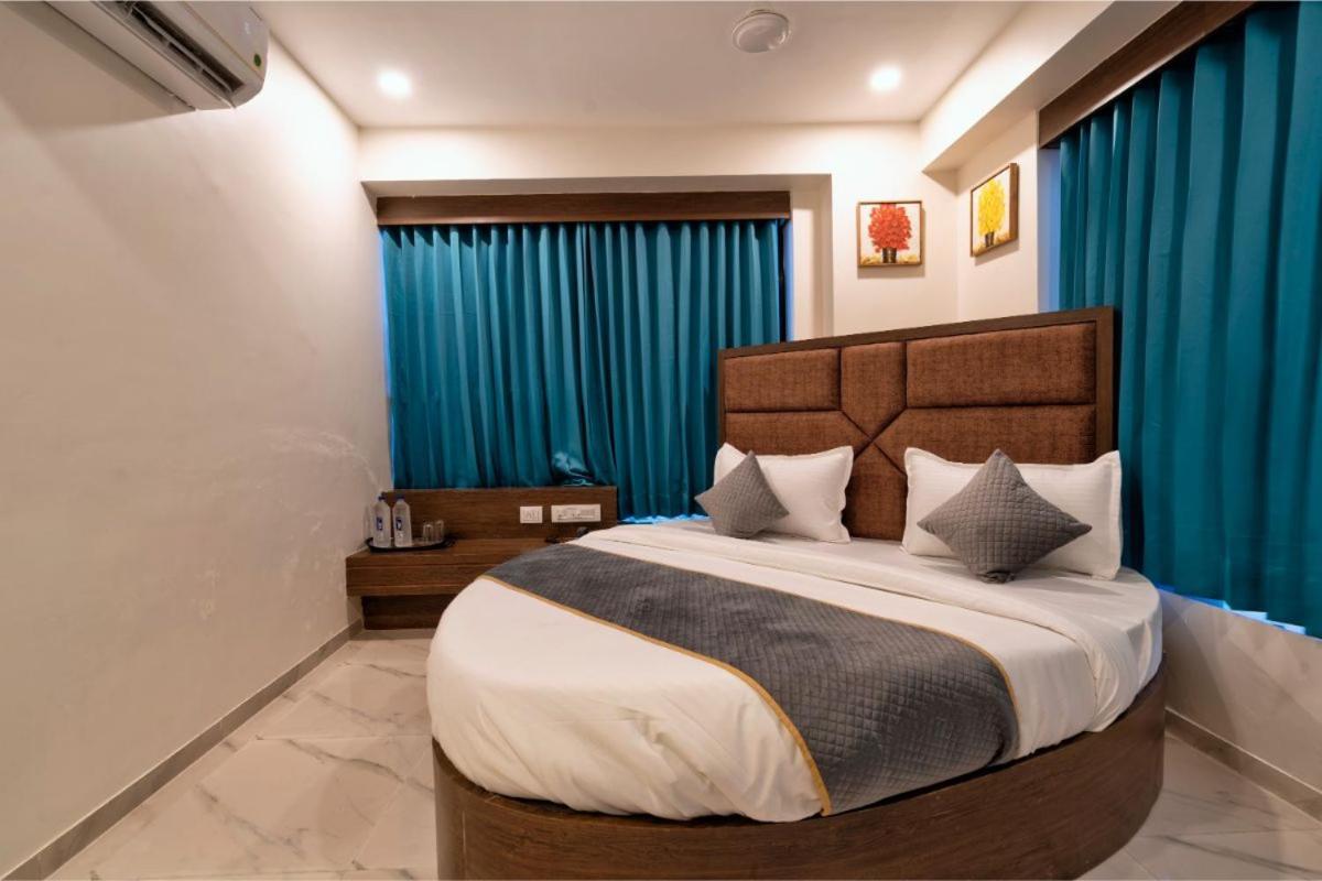 Hotel Royal 24 Ahmedabad Exterior photo