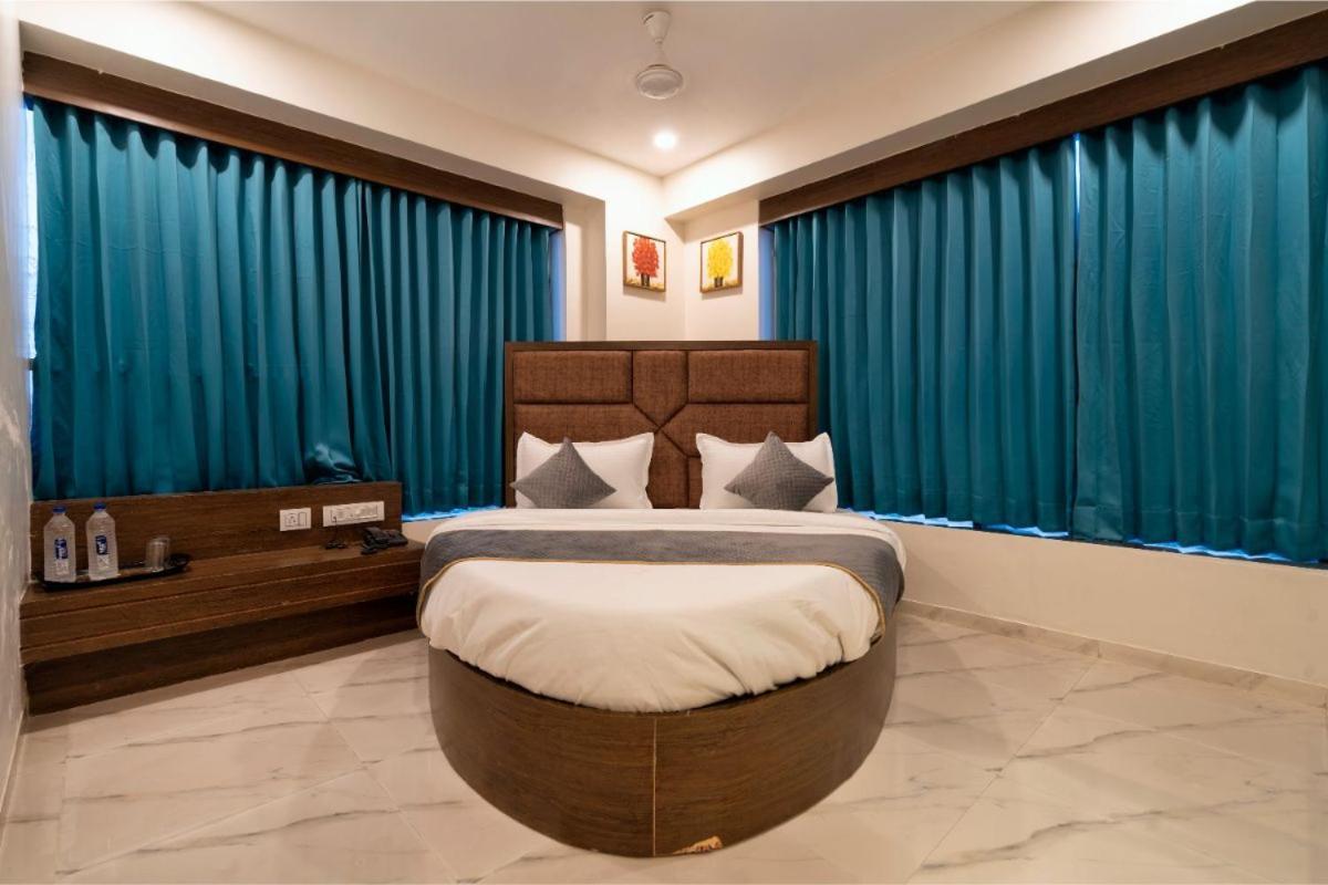 Hotel Royal 24 Ahmedabad Exterior photo
