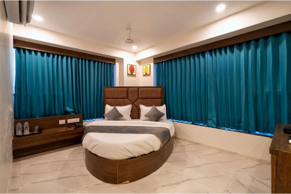Hotel Royal 24 Ahmedabad Exterior photo