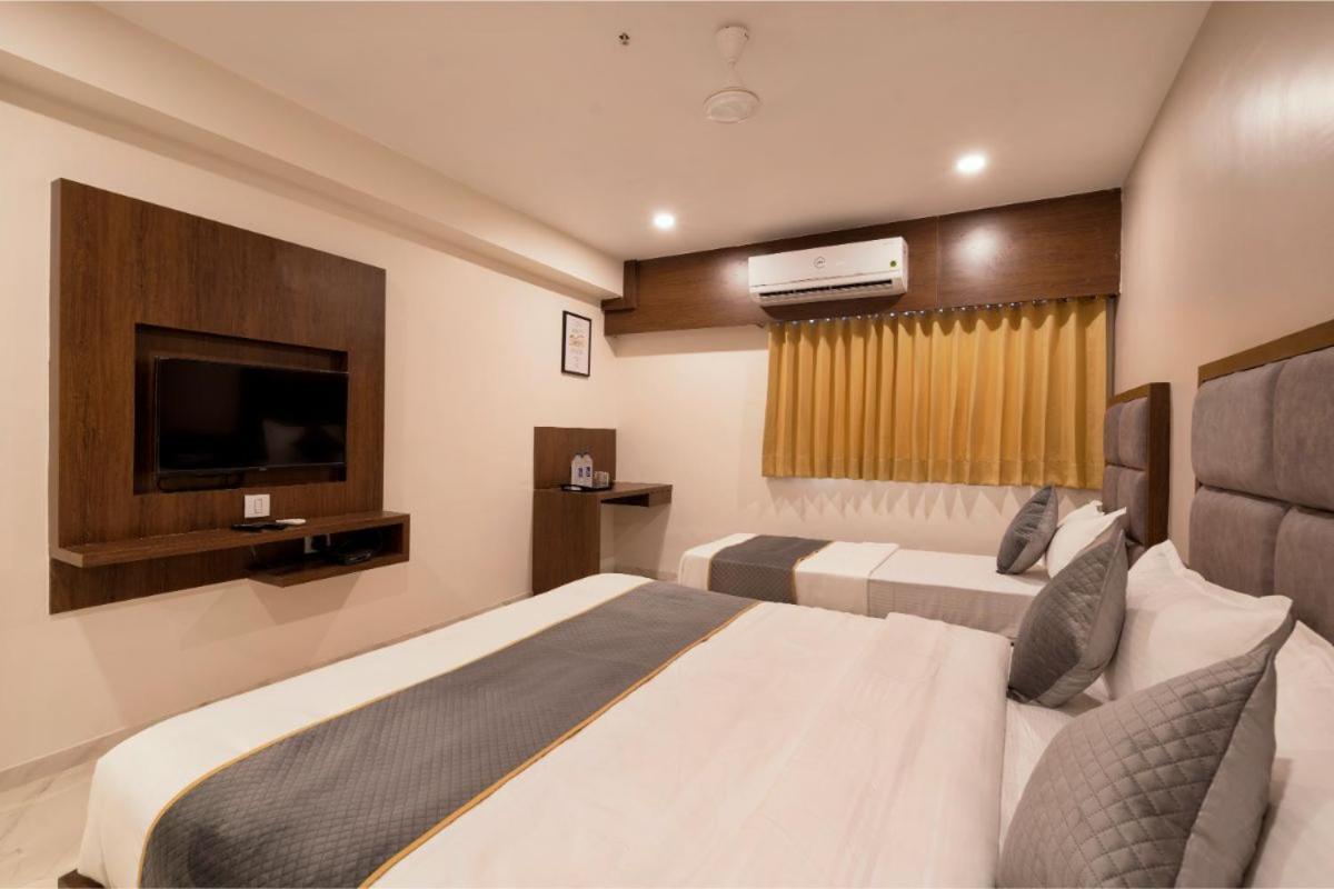 Hotel Royal 24 Ahmedabad Exterior photo