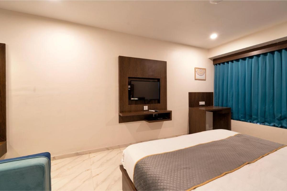 Hotel Royal 24 Ahmedabad Exterior photo
