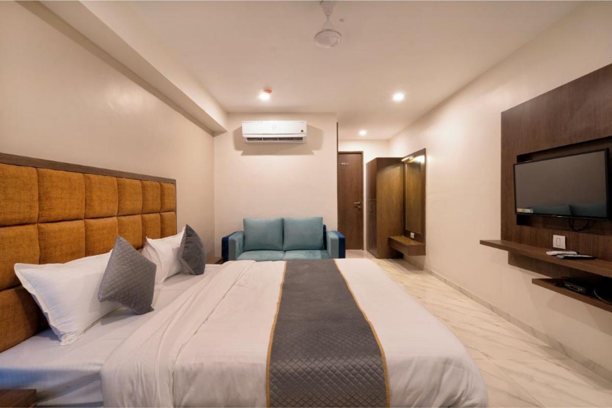 Hotel Royal 24 Ahmedabad Exterior photo